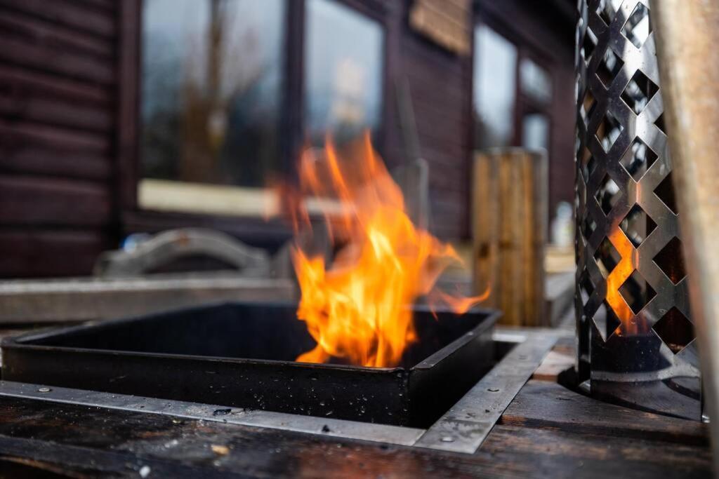 The Woodland Lodge - Wood Fired Hot Tub And Firepit Hambleton المظهر الخارجي الصورة