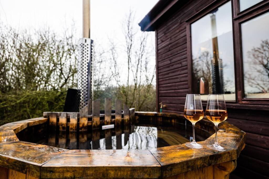 The Woodland Lodge - Wood Fired Hot Tub And Firepit Hambleton المظهر الخارجي الصورة